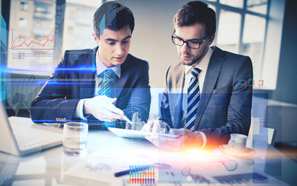 CRM系統(tǒng)可以幫助您將新客戶變?yōu)橹覍嵖蛻? onerror=